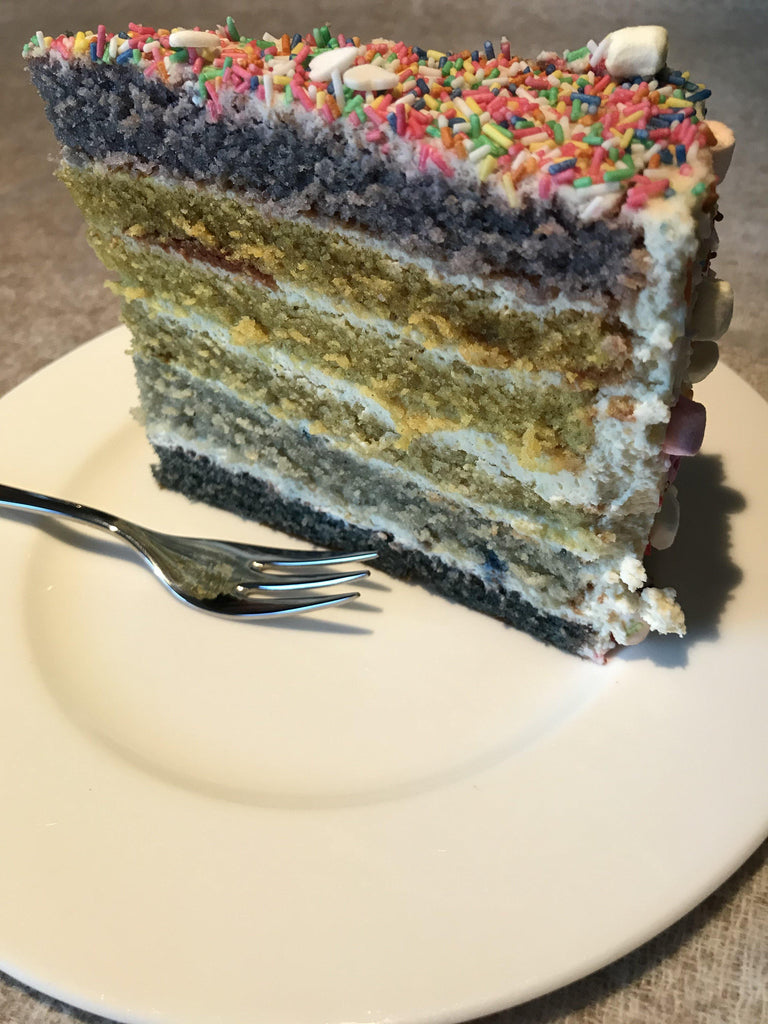 Regenbogentorte mit Zitrone-Frischkäse-Mascarpone-Creme - Der farbenfrohe Fröhlichmacher!